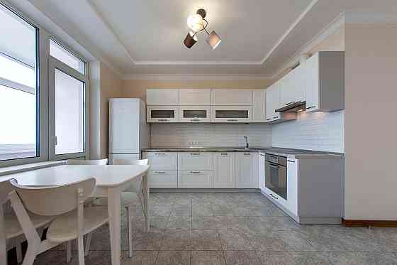 Продаж Квартира 3-кімнатна, 16/16 поверх на Берестейський вул., д. 71а Київ