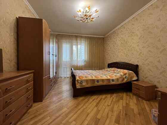 Продаж Квартира 3-кімнатна, 10/10 поверх на Срібнокільська вул., д. 22А Київ