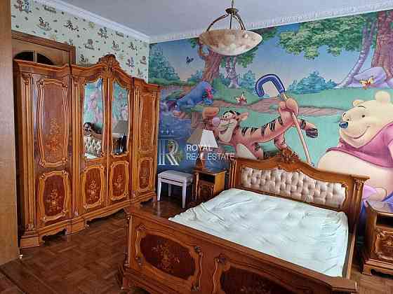 Продаж Квартира 4-кімнатна, 12/15 поверх на Володимира Івасюка вул., д. 14 Київ