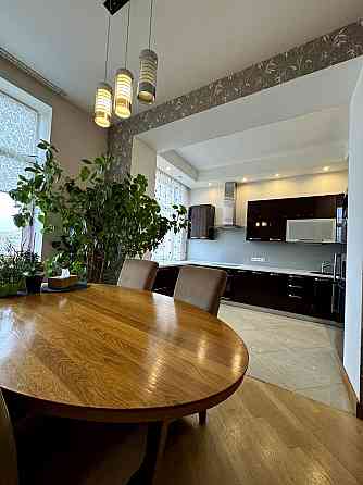 Продаж Квартира 4-кімнатна, 6/16 поверх на Дмитрівська вул., д. 66А Київ