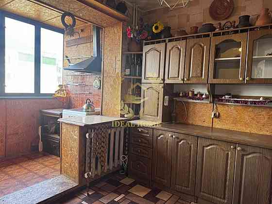 Продаж Квартира 3-кімнатна на Вишняковская ул., 5А Киев