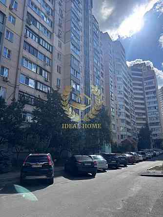 Продаж Квартира 3-кімнатна на Вишняковская ул., 5А Киев