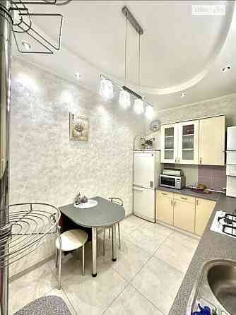 Оренда Квартира 4-кімнатна, 1/3 поверх на Магістратська Винница