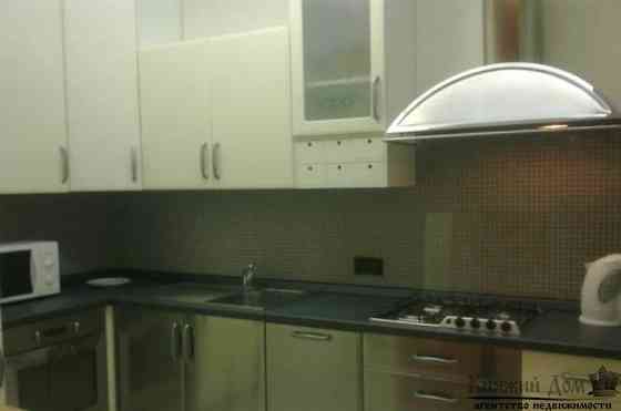 Оренда Квартира 3-кімнатна, 2/8 поверх на вул. Льва Толстого ул./Гетьмана Павла Скоропадського Київ