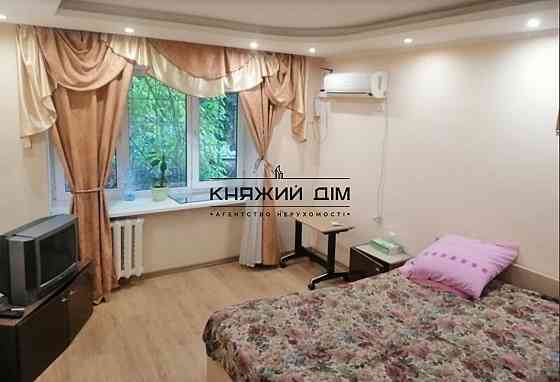 Оренда Квартира 1-кімнатна, 1/10 поверх на Калининградская ул. Киев