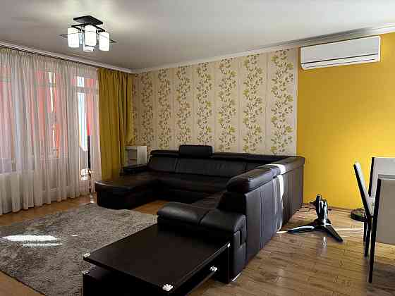 Продаж Квартира 2-кімнатна, 5/5 поверх на Замковецька вул., д. 102А Київ