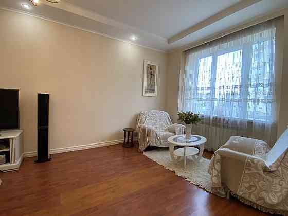 Оренда Квартира 3-кімнатна, 7/24 поверх на улица Никольско-Слободская, д.6 Киев