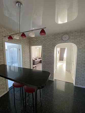 Оренда Квартира 2-кімнатна, 22/25 поверх на вул. Анни Ахматової, 28 Киев