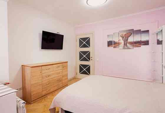 Продаж Квартира 4-кімнатна, 7/12 поверх на улица Шептицкого Андрея митрополита (Луначарского), д.3 Kiev