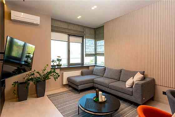 Продаж Квартира 4-кімнатна, 3/24 поверх на Дніпровська набережна вул., д. 14А Киев