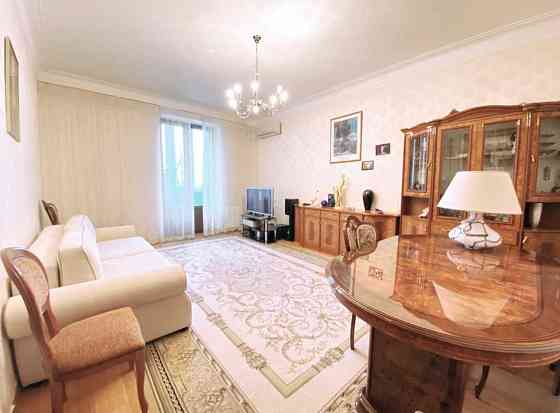 Продаж Квартира 3-кімнатна, 6/8 поверх на Генерала Алмазова вул., д. 3 Киев