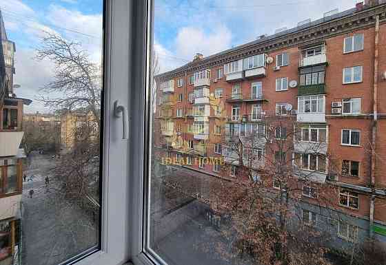 Продаж Квартира 2-кімнатна на Кирилло-Мефодиевская ул., 15 Киев