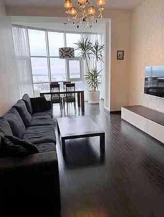 Трехкомнатная квартира с видом на море и парк Шевченко. Одесса