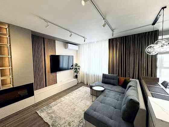 Продаж Квартира 2-кімнатна, 8/10 поверх на Аржанова ул., 1 Дніпро