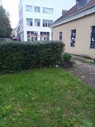 Продаж торгове приміщення на Коновальця Є. вул., 104 А Ivano-Frankivs'k