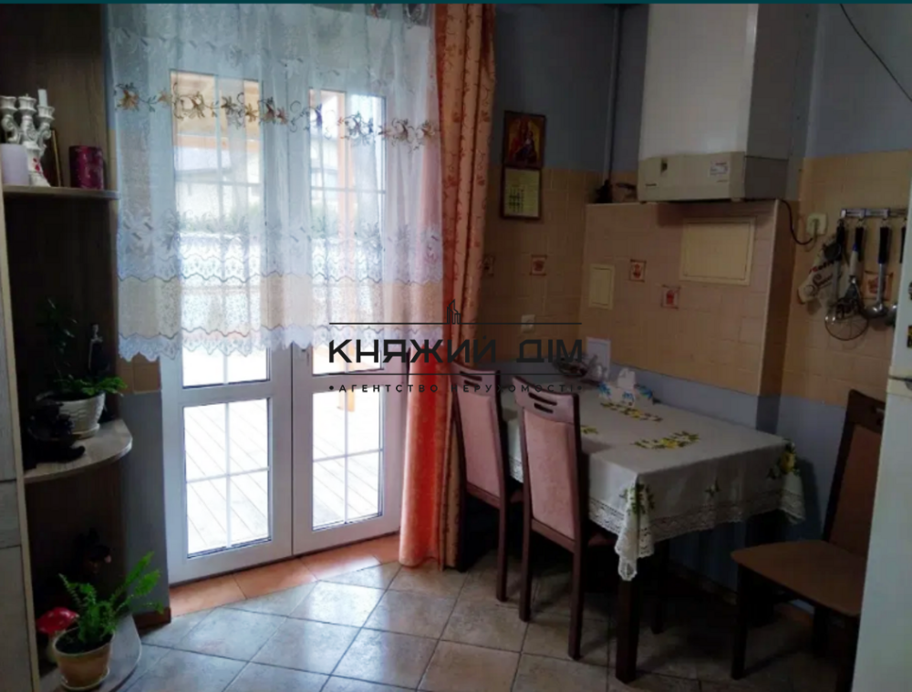 Продам Дом в с. Подгорцы 278 м2 3 этажа на 25 сотках.  - фото 14