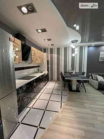 Оренда Квартира 3-кімнатна, 14/24 поверх на ул. Вышгородская Киев