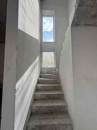 Продаж Будинок 4-кімнатний Zubra