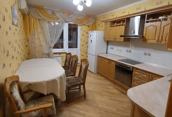 Оренда Квартира 2-кімнатна, 14/18 поверх на Харківське шосе, 56 Киев