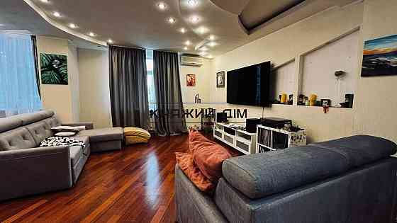 БЕЗ КОМІСІЇ !!! Оренда дворівневої 4-х к. кв. з великою терасою у центрі, м. Палац Україна. № 11200712 Киев