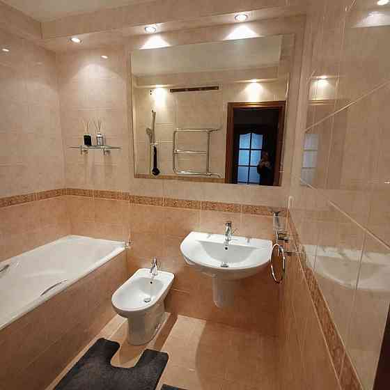 Продаж Квартира 3-кімнатна, 6/12 поверх на Шовковична вул., д. 48 Киев