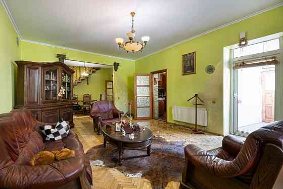 Продаж 3к Квартира 131 кв.м Гнатюка Володимира вул. L'viv