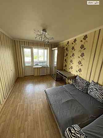 Оренда Квартира 1-кімнатна, 7/9 поверх на вул. Нововокзальна, 19 Kiev