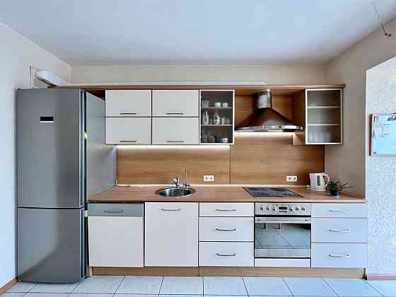 Оренда Квартира 2-кімнатна, 15/17 поверх на вул. Драгоманова, 31В Киев