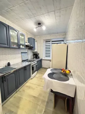 Продаж Квартира 3-кімнатна, 1/9 поверх на Кропивницького вул., 10 Kirovohrad