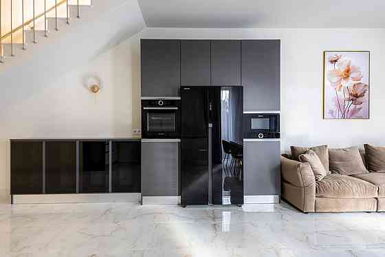 Оренда 3-поверховий Будинок з ділянкою 3 сот 180 кв.м 3 кімн. на Виговського Івана вул. Львов