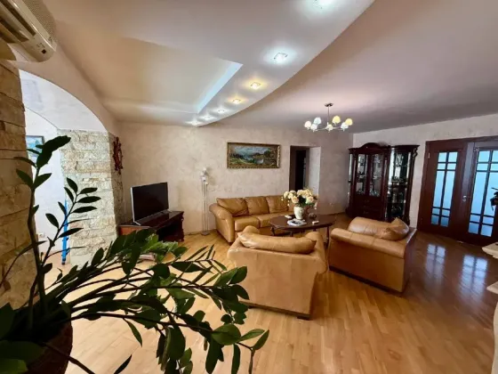 Продаж 4к Квартира 155.7 кв.м вул. Аграрна Вінниця