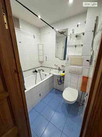 Продаж Квартира 2-кімнатна, 1/5 поверх на Миколи Василенка вул., 23б Киев