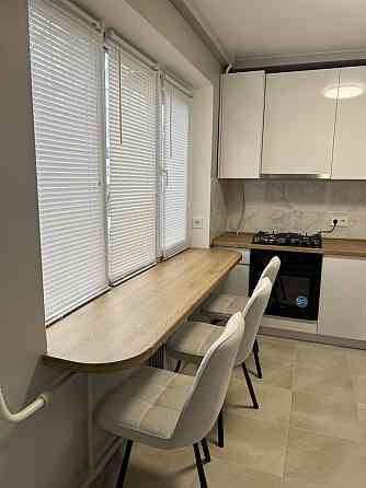 Продаж Квартира 3-кімнатна, 1/5 поверх на Парково-Сирецька вул., д. 10 Kiev