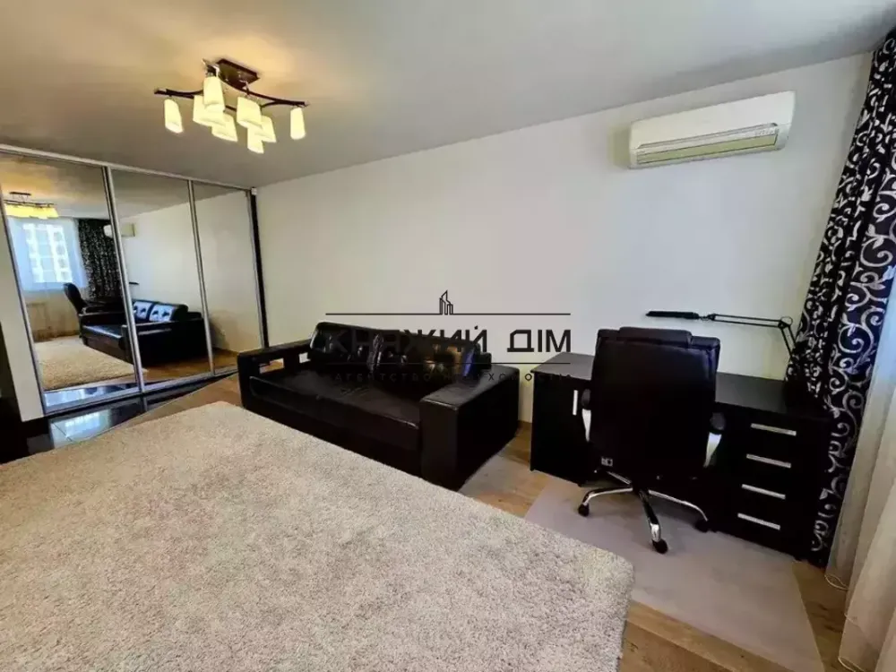 Оренда Квартира 1-кімнатна, 18/25 поверх на Урловская ул. Kiev - photo 1