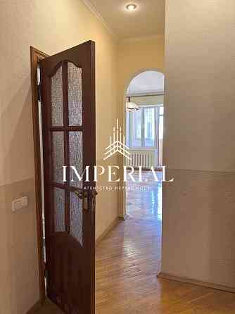 Продаж Квартира 3-кімнатна, 12/18 поверх на вул. Срібнокільська Kiev