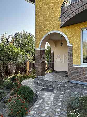 Продаж Будинок 6-кімнатний на вул. Прорізна 