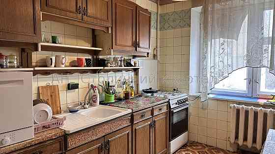 Продаж Гараж/паркомісце на Князя Володимира Мономаха вул., 26Б 5/10 поверх Київ