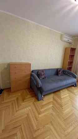 Оренда Квартира 3-кімнатна, 14/15 поверх на ул. Вишняковская, 6а Київ