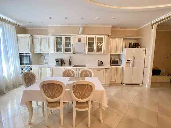 Продам 2 комнатную квартиру с кухней -гостинной на пр. Шевченко в Климовском доме Одеса