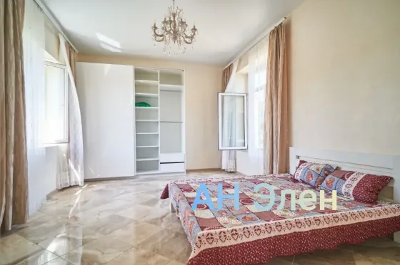 Продаж 2-поверховий Будинок з ділянкою 3 сот 200 кв.м 7+ кімн. на Чорноморська вулиця, 2 Одеса