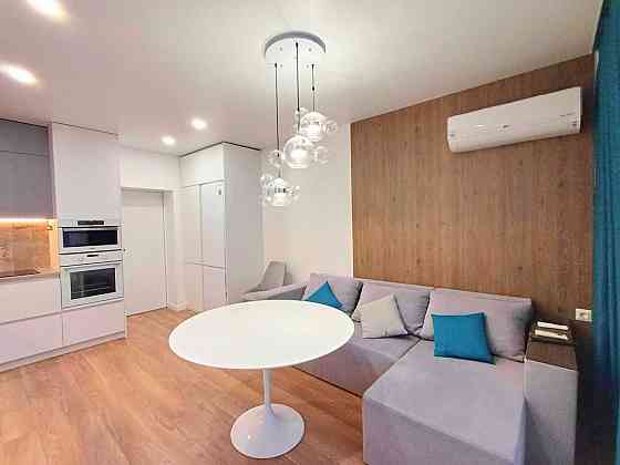 Продаж Квартира 3-кімнатна, 2/10 поверх на Метрологічна вул., д. 107 Київ