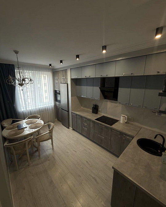 Продаж Квартира 3-кімнатна, 15/19 поверх на Жемчужная ул. Одеса - фото 1