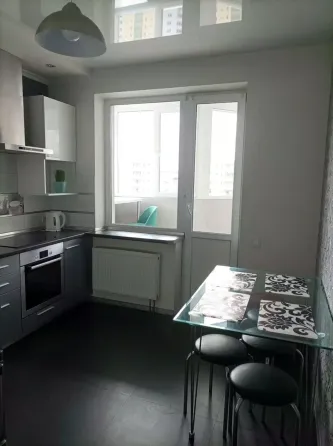 Оренда Квартира 1-кімнатна, 21/26 поверх на вул.Драгоманова, 6/1 Київ