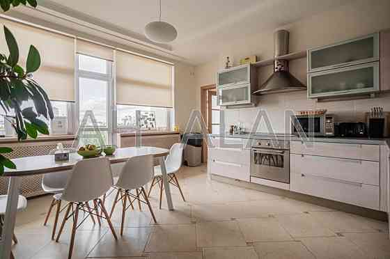 Продаж Будинок 5-кімнатний на Шевченка Тараса бул., 11 Kiev