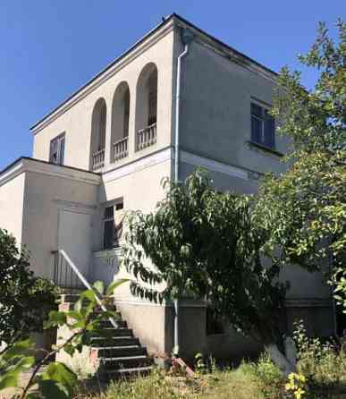 Двухэтажный дом в ближнем пригороде Одессы Нерубайське