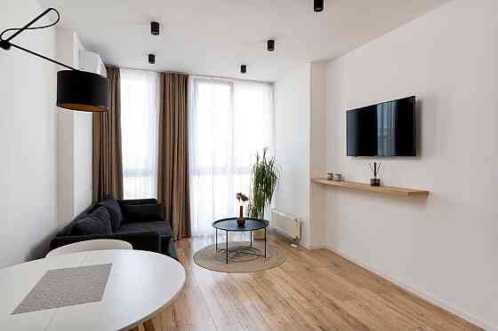 Продаж Квартира 2-кімнатна, 4/9 поверх на Салютна вул., д. 2б Київ