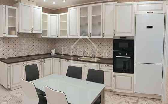 Оренда Квартира 5-кімнатна, 2/2 поверх на Березова вул., 18 Київ