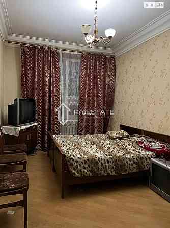 Продаж Квартира 3-кімнатна, 5/5 поверх на вул. Харьковское Київ