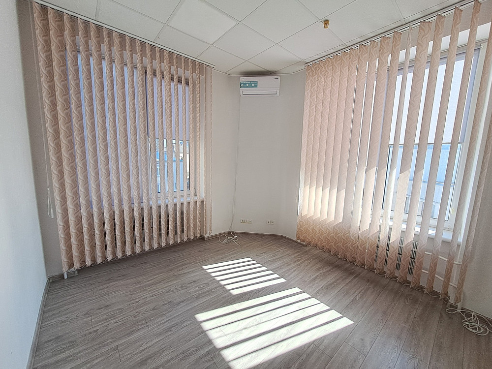 Оренда приміщення вільного призначення на Крушельницької С. вул., 1 поверх - 3/6 Тернопіль - фото 1