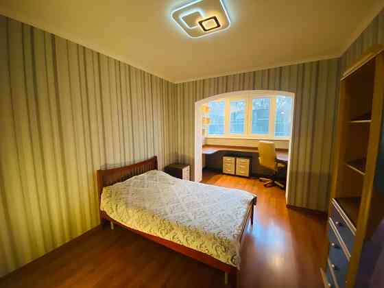 Продаж Квартира 3-кімнатна, 1/14 поверх на Гмирі Бориса вул., д. 9В Київ